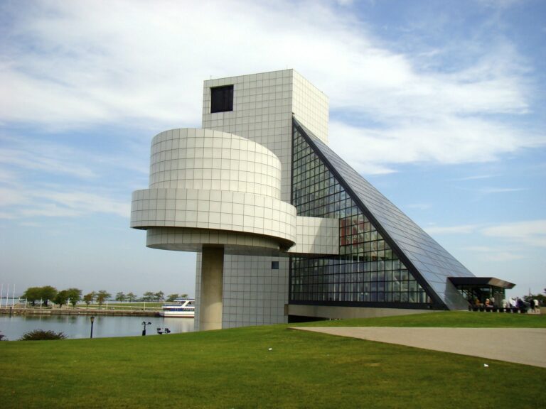 rock n roll hall of fame cleveland oh