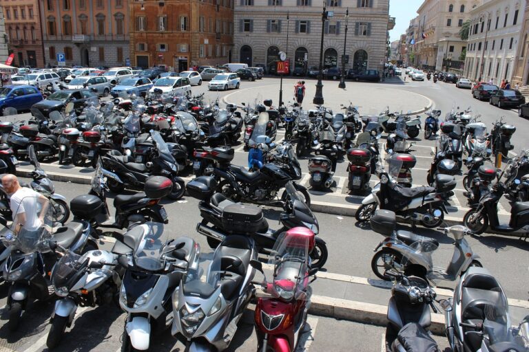how to get around rome with a scooter